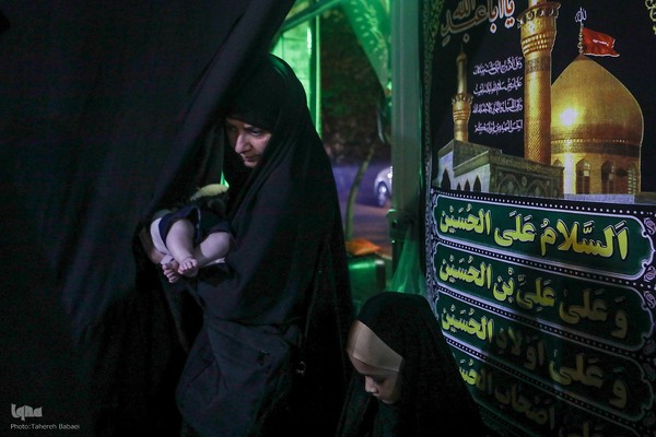 منزل محمدحسین قمری در منطقه نارمک از سال 82 مزین به روضه امام حسین(ع) است.