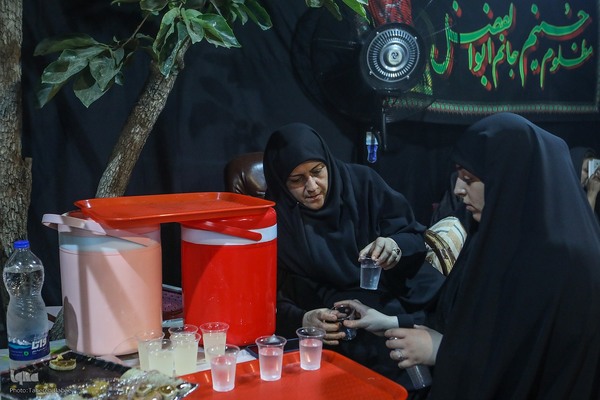 منزل محمدحسین قمری در منطقه نارمک از سال 82 مزین به روضه امام حسین(ع) است.