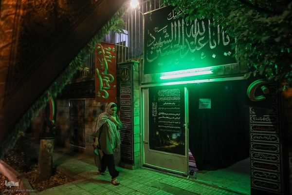 منزل محمدحسین قمری در منطقه نارمک از سال 82 مزین به روضه امام حسین(ع) است.