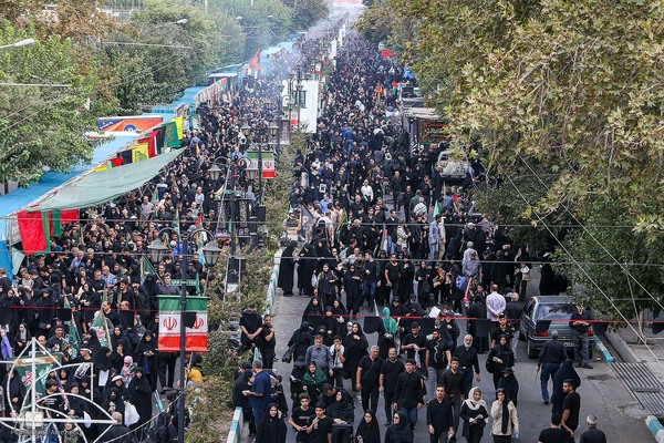 پیاده‌روی جاماندگان اربعین در تهران
