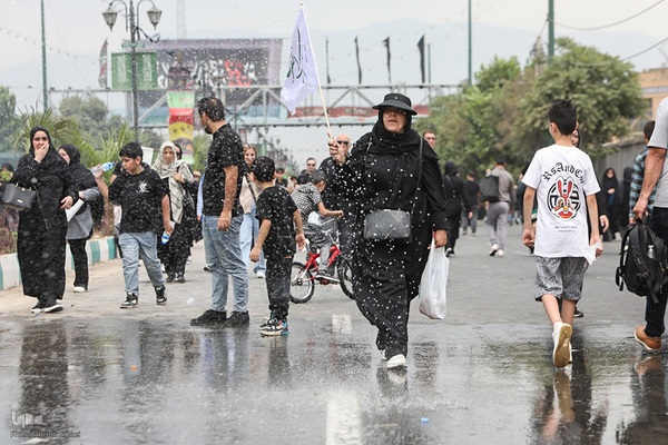 پیاده‌روی جاماندگان اربعین در تهران
