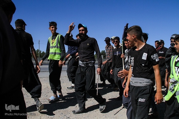 زائران پیاده امام رضا(ع)