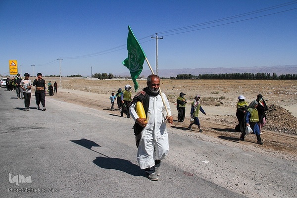 زائران پیاده امام رضا(ع)