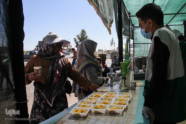 زائران پیاده امام رضا(ع)