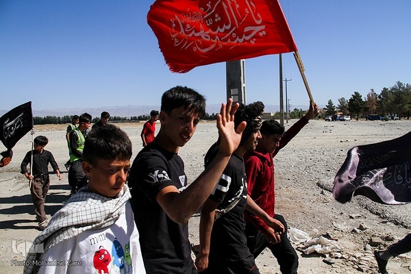 زائران پیاده امام رضا(ع)