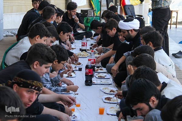 زائران پیاده امام رضا(ع)