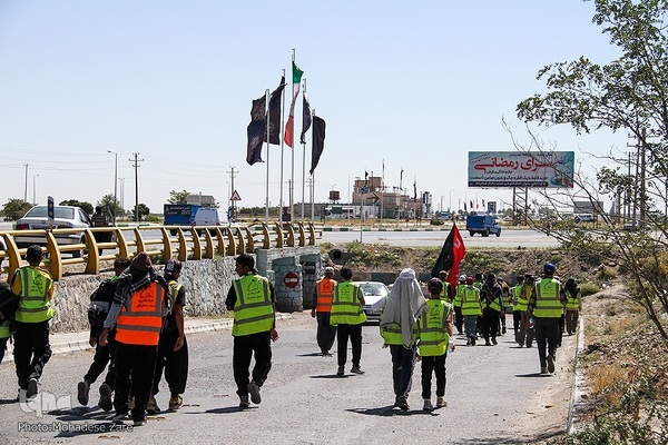 زائران پیاده امام رضا(ع)