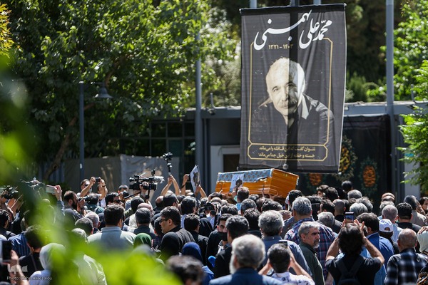 تشییع پیکر استاد محمدعلی بهمنی