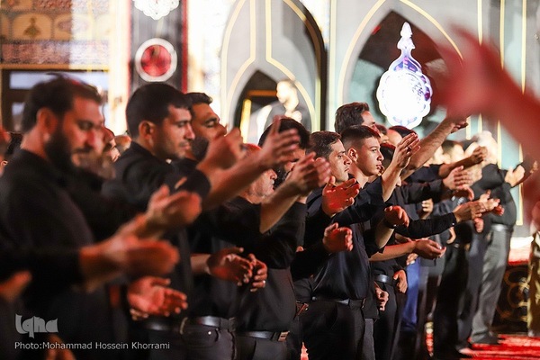 مراسم عزاداری شب شهادت امام رضا(ع) در حرم مطهر رضوی