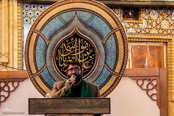 آیین لاله‌گردانی خدام حرم شاهچراغ(ع) در رثای شهادت امام رضا(ع)