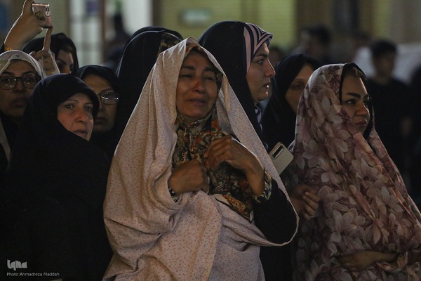 آیین لاله‌گردانی خدام حرم شاهچراغ(ع) در رثای شهادت امام رضا(ع)