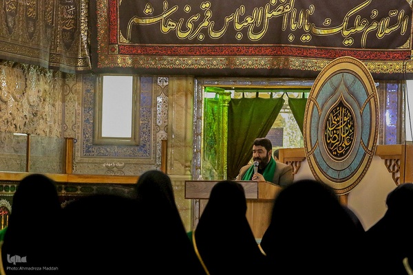 آیین لاله‌گردانی خدام حرم شاهچراغ(ع) در رثای شهادت امام رضا(ع)