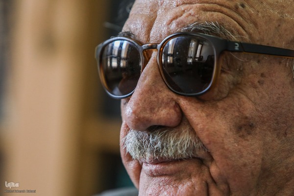 دکتر حسن انوری فرهنگ‌نویس، ادیب و پژوهش‌گر ایرانی