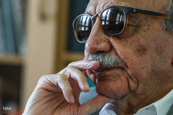 دکتر حسن انوری فرهنگ‌نویس، ادیب و پژوهش‌گر ایرانی