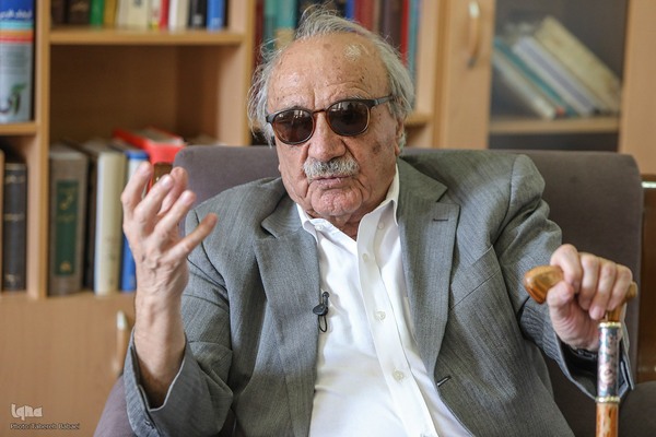 دکتر حسن انوری فرهنگ‌نویس، ادیب و پژوهش‌گر ایرانی