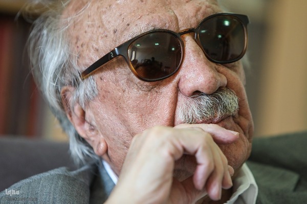 دکتر حسن انوری فرهنگ‌نویس، ادیب و پژوهش‌گر ایرانی