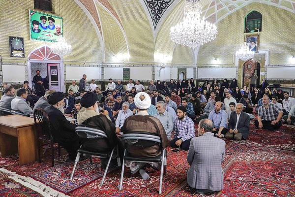 دیدارعوامل اجرایی سی و هشتمین جشنواره ملی قرآن با پدر شهید آیت‌الله آل‌هاشم‎