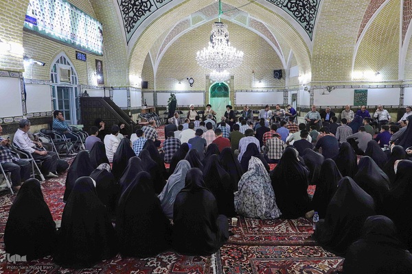 دیدارعوامل اجرایی سی و هشتمین جشنواره ملی قرآن با پدر شهید آیت‌الله آل‌هاشم‎