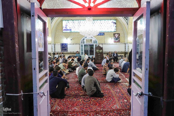 دیدارعوامل اجرایی سی و هشتمین جشنواره ملی قرآن با پدر شهید آیت‌الله آل‌هاشم‎