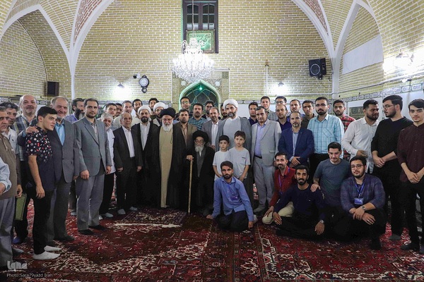 دیدارعوامل اجرایی سی و هشتمین جشنواره ملی قرآن با پدر شهید آیت‌الله آل‌هاشم‎