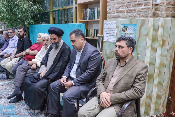 دیدارعوامل اجرایی سی و هشتمین جشنواره ملی قرآن با پدر شهید آیت‌الله آل‌هاشم‎