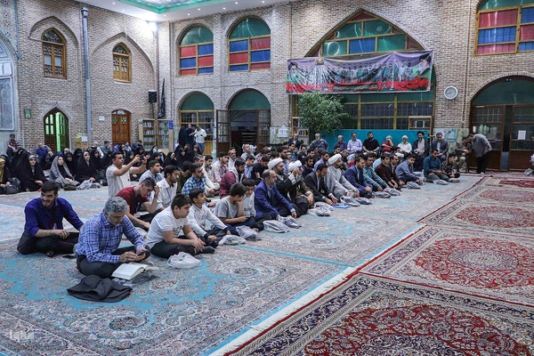 دیدارعوامل اجرایی سی و هشتمین جشنواره ملی قرآن با پدر شهید آیت‌الله آل‌هاشم‎