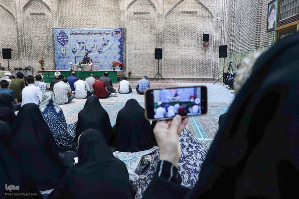 دیدارعوامل اجرایی سی و هشتمین جشنواره ملی قرآن با پدر شهید آیت‌الله آل‌هاشم‎