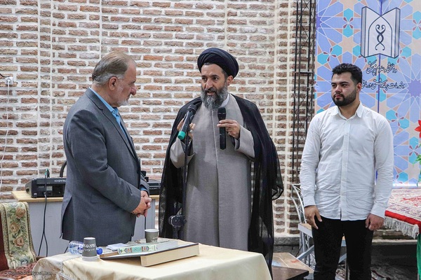 دیدارعوامل اجرایی سی و هشتمین جشنواره ملی قرآن با پدر شهید آیت‌الله آل‌هاشم‎