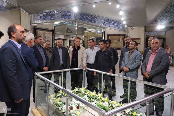 گلباران مزار استاد شهریار