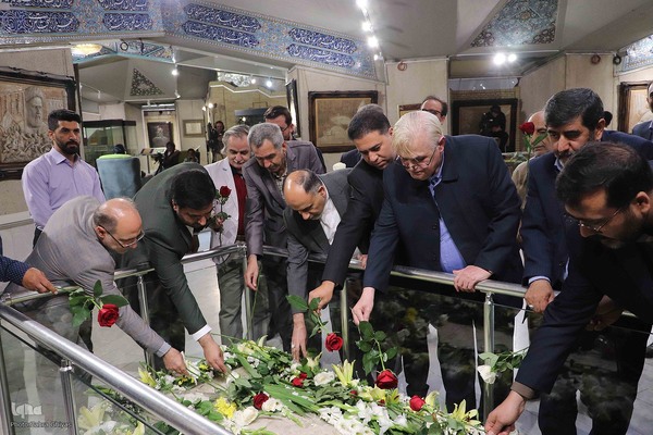 گلباران مزار استاد شهریار