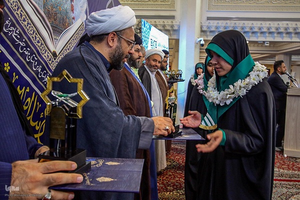 تجلیل از ۴۷۰ حافظ قرآن همراه با گرامیداشت شهدای قرآنی فارس