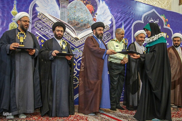 تجلیل از ۴۷۰ حافظ قرآن همراه با گرامیداشت شهدای قرآنی فارس