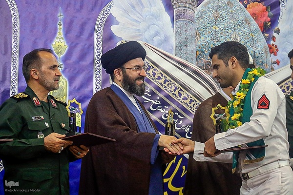 تجلیل از ۴۷۰ حافظ قرآن همراه با گرامیداشت شهدای قرآنی فارس