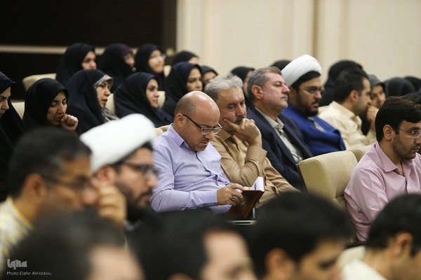 برپایی محفل قرآنی به مناسبت هفته وقف