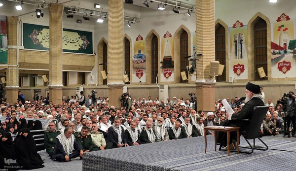 دیدار پیشکسوتان و فعالان دفاع مقدس و مقاومت با رهبر انقلاب