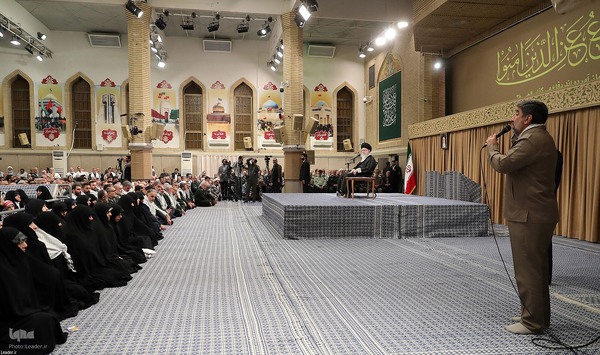 دیدار پیشکسوتان و فعالان دفاع مقدس و مقاومت با رهبر انقلاب