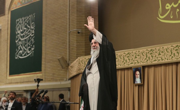 دیدار پیشکسوتان و فعالان دفاع مقدس و مقاومت با رهبر انقلاب