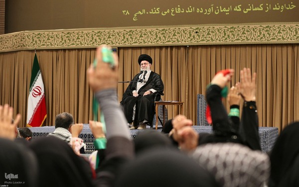 دیدار پیشکسوتان و فعالان دفاع مقدس و مقاومت با رهبر انقلاب