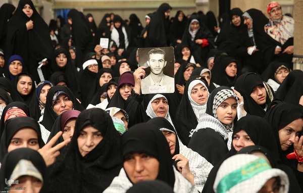 دیدار پیشکسوتان و فعالان دفاع مقدس و مقاومت با رهبر انقلاب