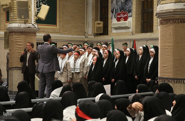 دیدار پیشکسوتان و فعالان دفاع مقدس و مقاومت با رهبر انقلاب