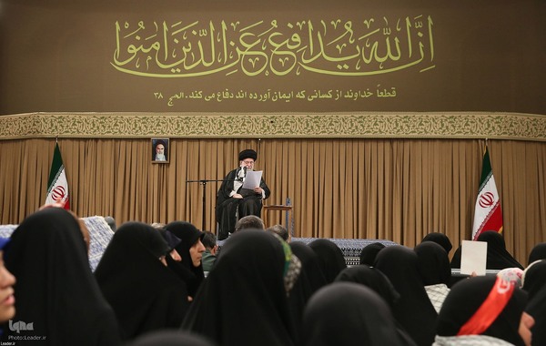 دیدار پیشکسوتان و فعالان دفاع مقدس و مقاومت با رهبر انقلاب