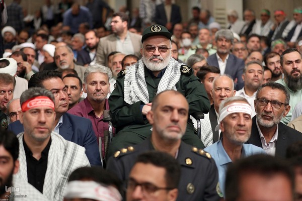 دیدار پیشکسوتان و فعالان دفاع مقدس و مقاومت با رهبر انقلاب