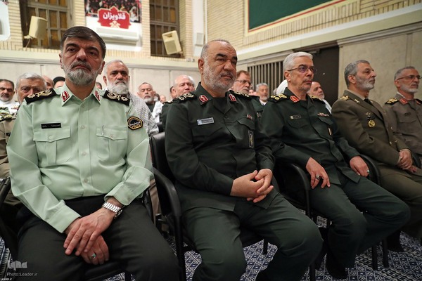 دیدار پیشکسوتان و فعالان دفاع مقدس و مقاومت با رهبر انقلاب