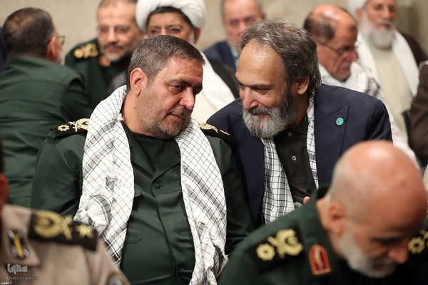 دیدار پیشکسوتان و فعالان دفاع مقدس و مقاومت با رهبر انقلاب