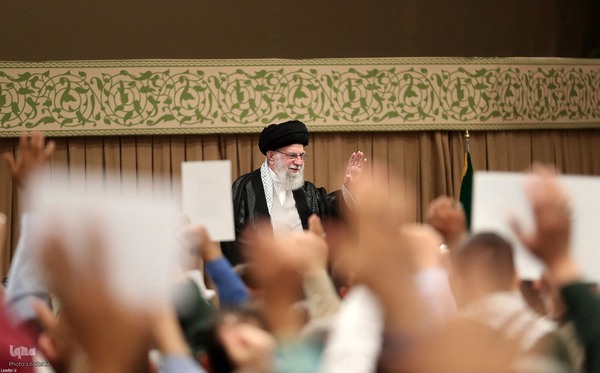 دیدار پیشکسوتان و فعالان دفاع مقدس و مقاومت با رهبر انقلاب