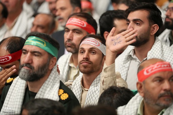 دیدار پیشکسوتان و فعالان دفاع مقدس و مقاومت با رهبر انقلاب