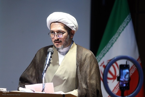 رونمایی از کتاب‌های «اندیشه‌های فلسفی ابن‌سینا» و «حکمت صدرایی در جهان اسلام»