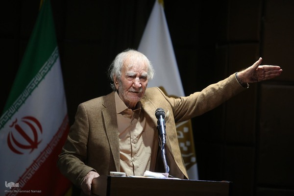 غلامحسین ابراهیمی دینانی عضو پیوسته فرهنگستان علوم در مراسم رونمایی از کتاب‌های «اندیشه‌های فلسفی ابن‌سینا» و «حکمت صدرایی در جهان اسلام»