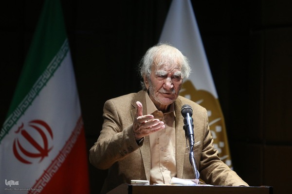 غلامحسین ابراهیمی دینانی عضو پیوسته فرهنگستان علوم در مراسم رونمایی از کتاب‌های «اندیشه‌های فلسفی ابن‌سینا» و «حکمت صدرایی در جهان اسلام»