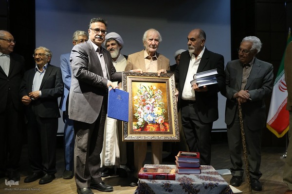 رونمایی از کتاب‌های «اندیشه‌های فلسفی ابن‌سینا» و «حکمت صدرایی در جهان اسلام»